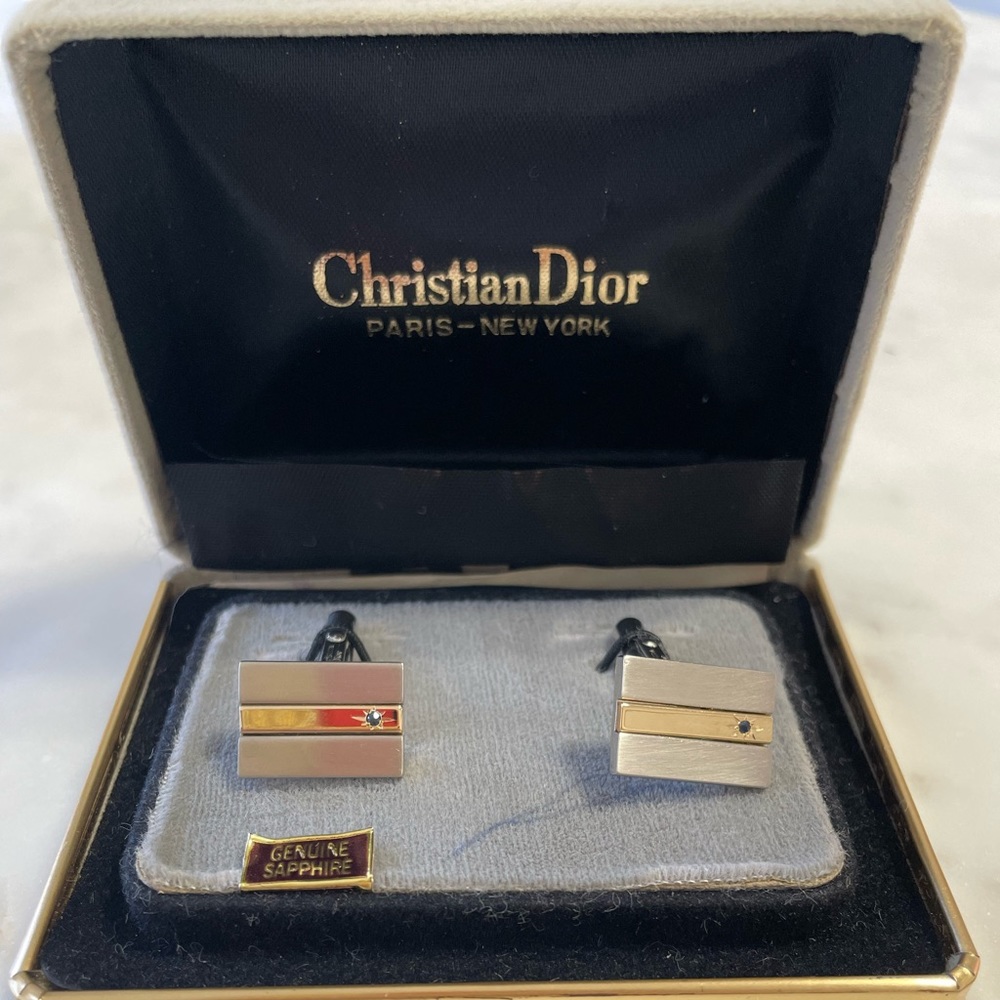 COPY - Used Christian Dior Cuff links- Silver with authentic Sapphire stones on… - Picture 2 of 7